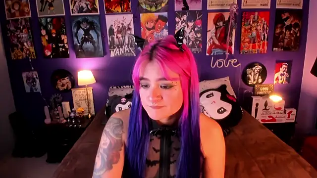 Snapshot of anne_cross chatting on 10.29.25 anne cross online show from 10.29.25