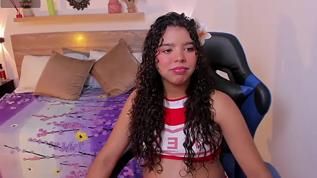 Snapshot of aurora_rodriguez chatting on 10.22.25 aurora rodriguez online show from 10.22.25