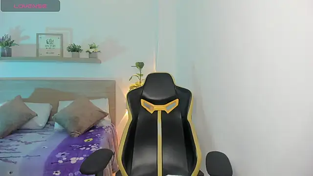 Snapshot of aurora_rodriguez chatting on 10.24.25 aurora rodriguez online show from 10.24.25