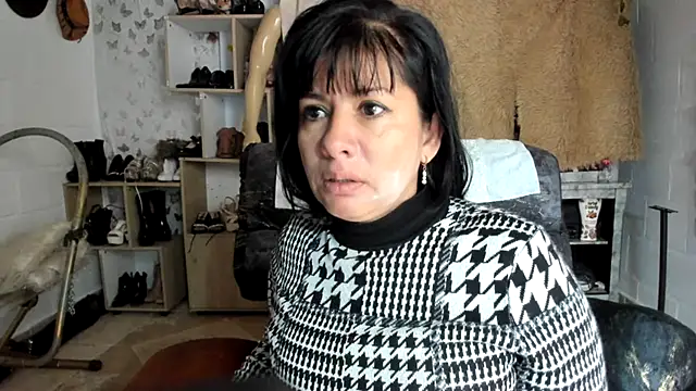 Snapshot of Erlinda-engel chatting on 10.16.25 Erlinda-engel online show from 10.16.25