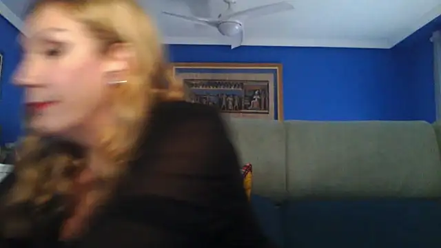 Snapshot of VictoriaVeraxxx chatting on 10.23.25 VictoriaVeraxxx online show from 10.23.25