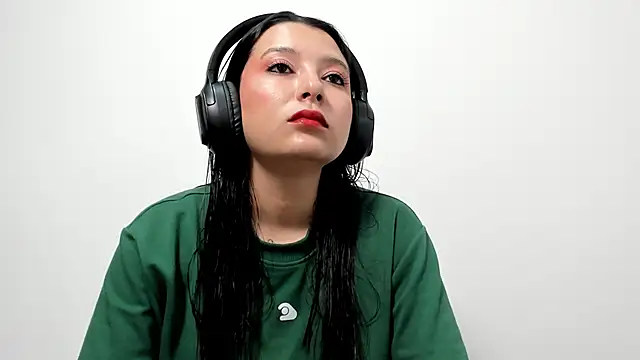 cami-01 online show from 12.04.25