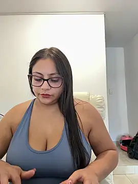 Snapshot of Sol_biglips chatting on 04.05.26 Sol biglips online show from 04.05.26