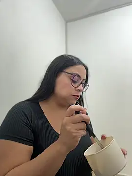 Snapshot of Sol_biglips chatting on 04.10.26 Sol biglips online show from 04.10.26