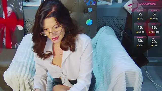 LucyBelli online show from 12.20.25