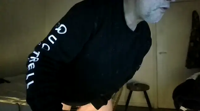 Snapshot of oopsxx chatting on 01.27.25 oopsxx online show from 01.27.25