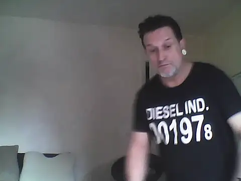 Snapshot of oopsxx chatting on 02.19.25 oopsxx online show from 02.19.25