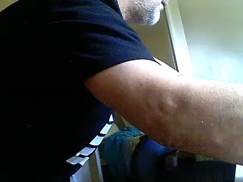 Snapshot of oopsxx chatting on 02.27.25 oopsxx online show from 02.27.25