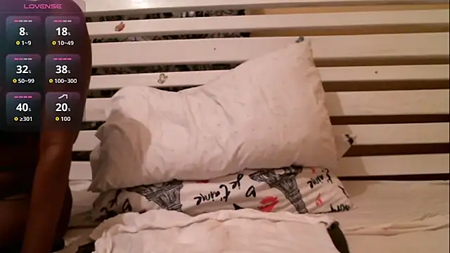 Snapshot of black_sexy_queen chatting on 10.23.25 black sexy queen online show from 10.23.25