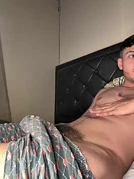 Snapshot of tom_thick chatting on 03.12.25 tom thick online show from 03.12.25