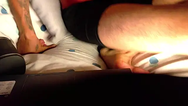 Snapshot of tom_thick chatting on 10.01.25 tom thick online show from 10.01.25