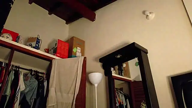 Snapshot of tom_thick chatting on 10.12.25 tom thick online show from 10.12.25