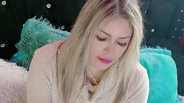 Natalia Montoya online show from 12.15.25