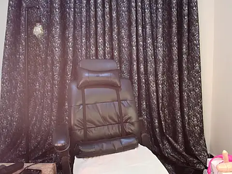 Snapshot of ebony_shilly3 chatting on 09.29.25 ebony shilly3 online show from 09.29.25