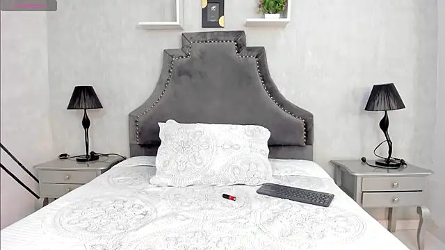 LaurenSnow online show from 11.02.25