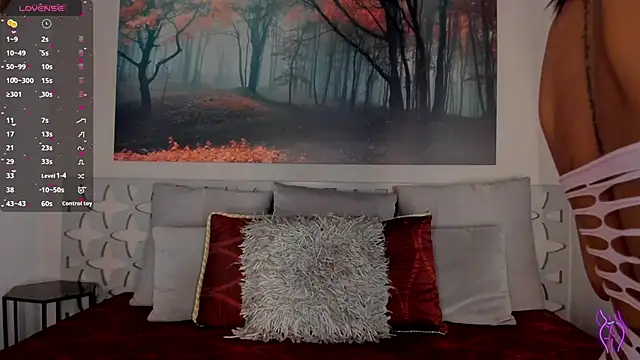 LunaRuso online show from 01.16.25