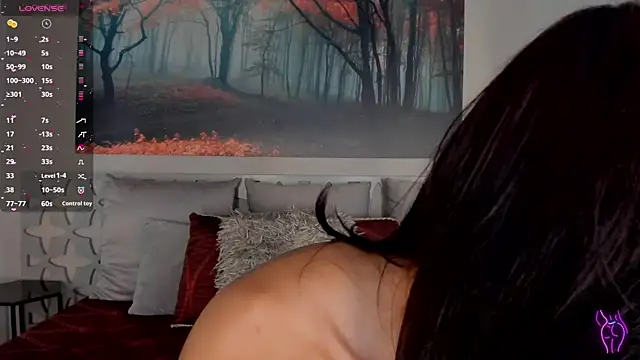 LunaRuso online show from 03.05.25