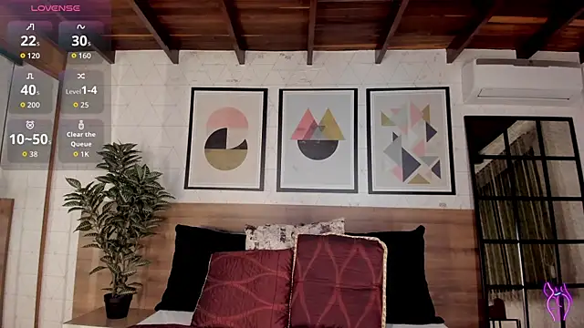 LunaRuso online show from 09.16.25