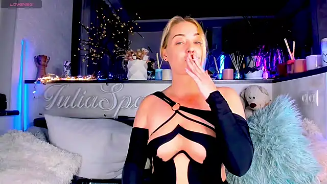  JuliaSpace  online show from 12.17.24