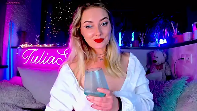  JuliaSpace  online show from 12.29.24