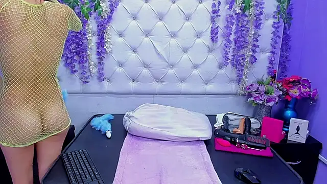 Snapshot of Brith_Adams chatting on 10.03.25 Brith Adams online show from 10.03.25