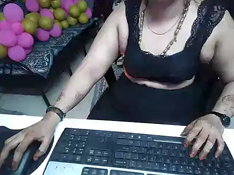 Arushisingh8888 online show from 12.18.24