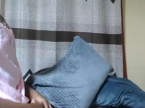 Snapshot of khakiline chatting on 10.21.25 khakiline online show from 10.21.25