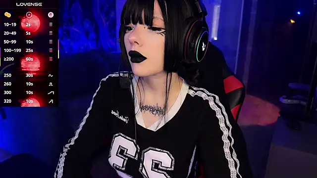 Eva-miller1 online show from 10.23.25