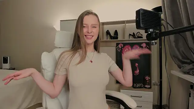 Snapshot of CharlotteWells chatting on 03.16.25 CharlotteWells online show from 03.16.25