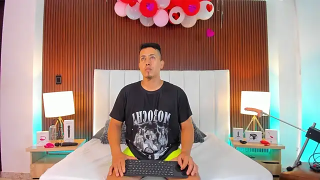 Snapshot of Liana_Asaff chatting on 02.23.25 Liana Asaff online show from 02.23.25