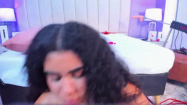 Snapshot of Liana_Asaff chatting on 02.26.25 Liana Asaff online show from 02.26.25