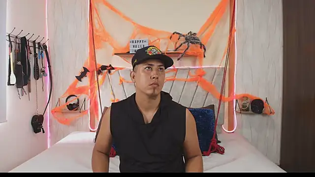 Snapshot of Liana_Asaff chatting on 10.20.25 Liana Asaff online show from 10.20.25