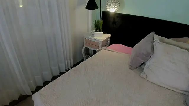 Snapshot of EvaaStevens chatting on 09.19.25 EvaaStevens online show from 09.19.25