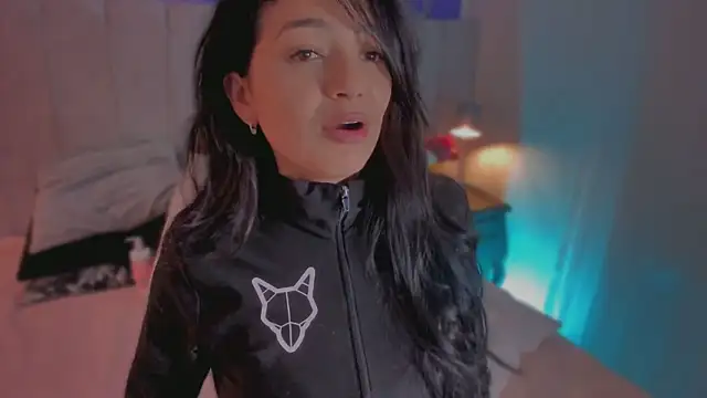 EvaaStevens online show from 04.16.26