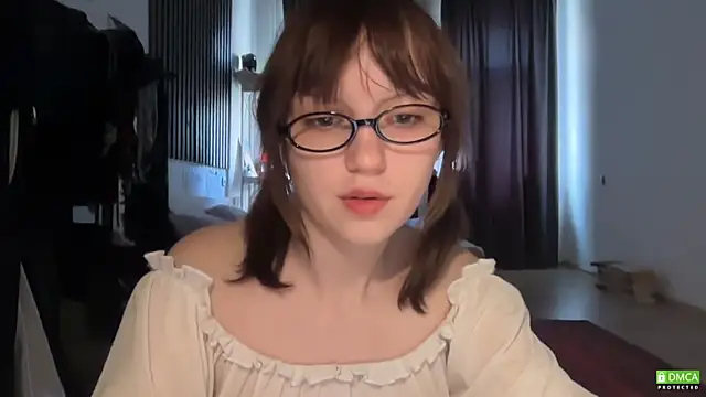 Snapshot of electric_babe chatting on 06.15.26 electric babe online show from 06.15.26