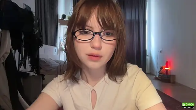 Snapshot of electric_babe chatting on 07.04.26 electric babe online show from 07.04.26