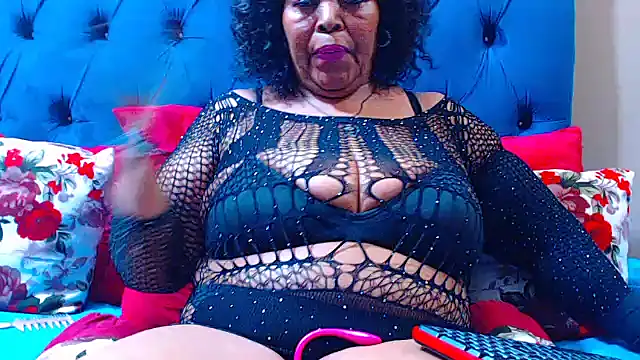 Snapshot of ebonycandy10 chatting on 10.15.25 ebonycandy10 online show from 10.15.25