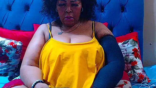 Snapshot of ebonycandy10 chatting on 10.16.25 ebonycandy10 online show from 10.16.25