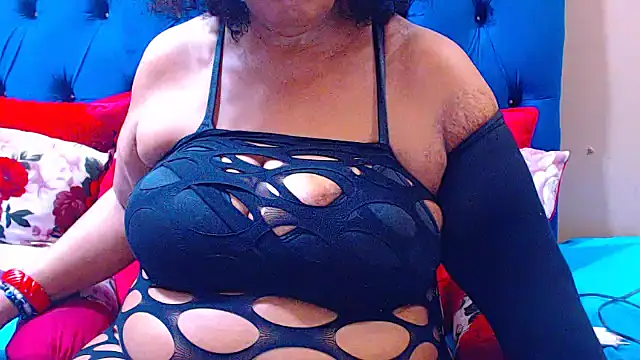 Snapshot of ebonycandy10 chatting on 10.22.25 ebonycandy10 online show from 10.22.25