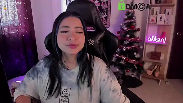 sweetcoralinee online show from 12.13.24