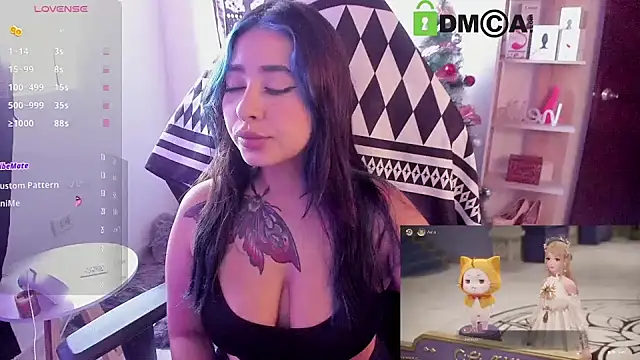sweetcoralinee online show from 12.16.24