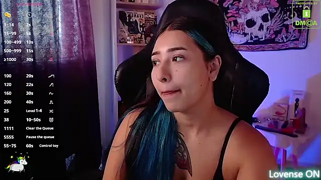 Snapshot of sweetcoralinee chatting on 10.14.25 sweetcoralinee online show from 10.14.25