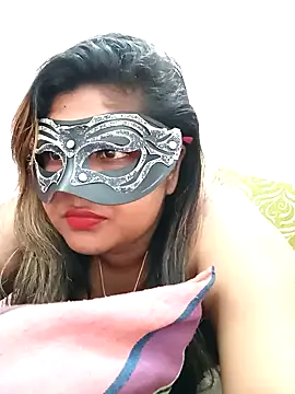 Snapshot of littlequeen77 chatting on 02.05.25 littlequeen77 online show from 02.05.25