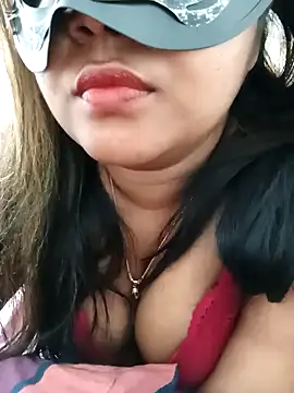 Snapshot of littlequeen77 chatting on 02.12.25 littlequeen77 online show from 02.12.25