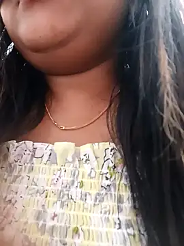 Snapshot of littlequeen77 chatting on 02.18.25 littlequeen77 online show from 02.18.25