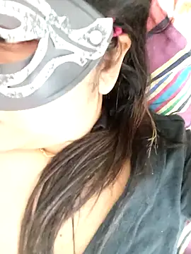 Snapshot of littlequeen77 chatting on 03.08.25 littlequeen77 online show from 03.08.25