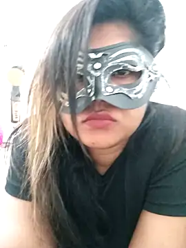 Snapshot of littlequeen77 chatting on 03.21.25 littlequeen77 online show from 03.21.25