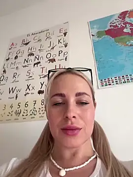 streetdoll online show from 01.19.25