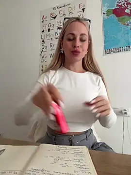 streetdoll online show from 01.19.25