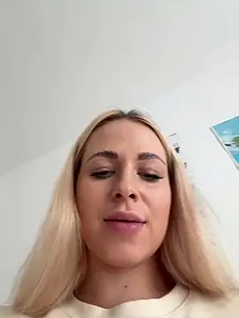 streetdoll online show from 02.09.25